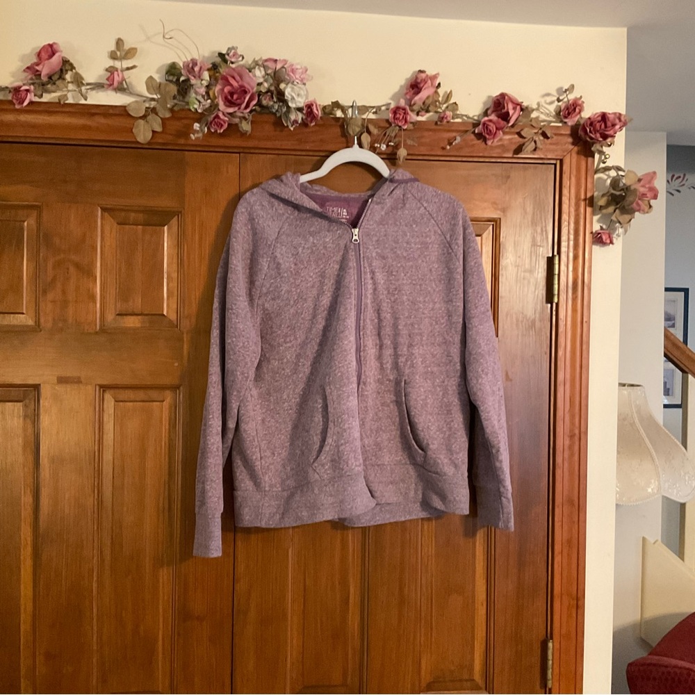 Time & Tru purple sweatshirt w/ hood, great condition, XL.